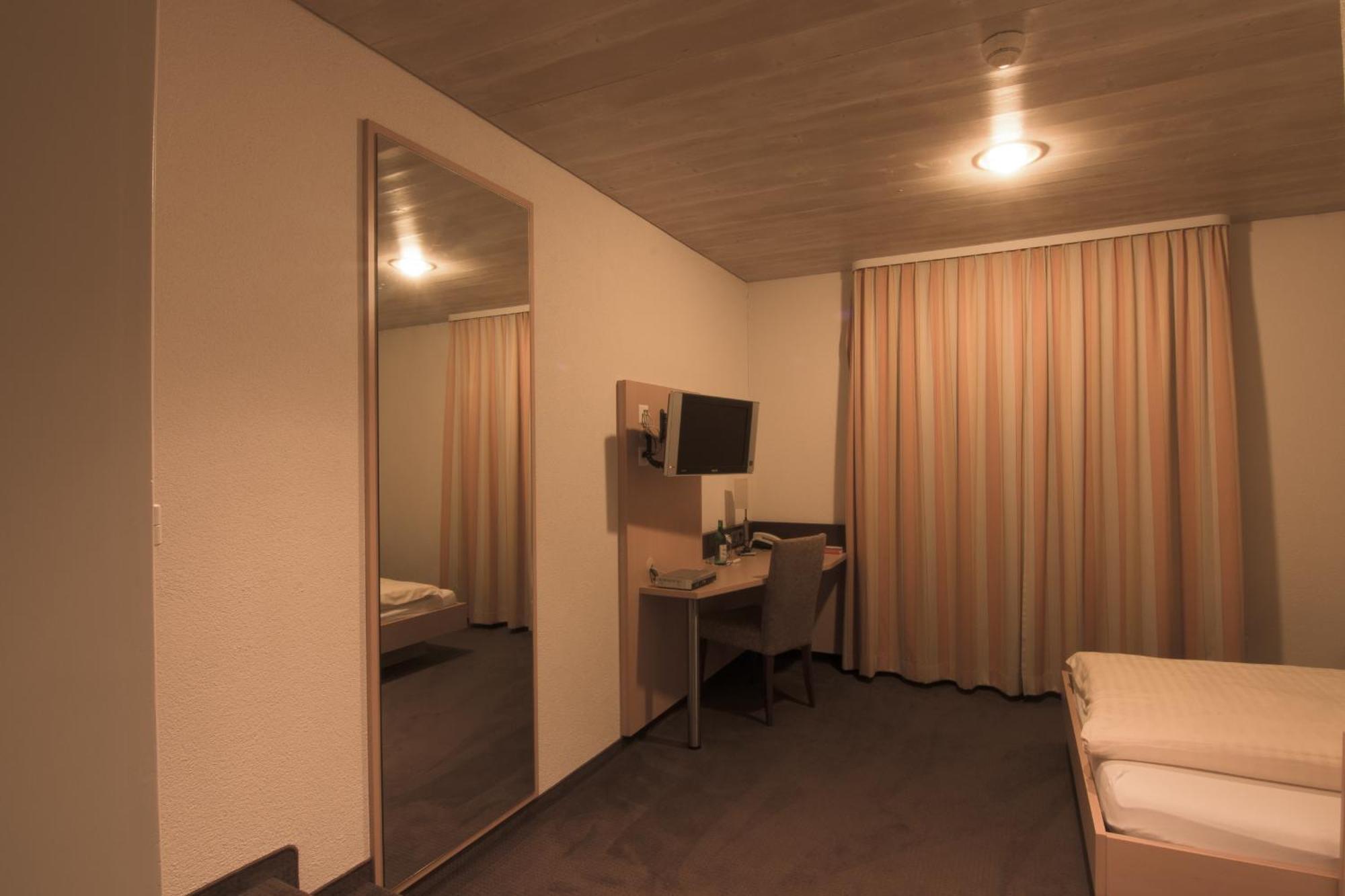 Hotel Zum Goldenen Kreuz Frauenfeld Pokój zdjęcie